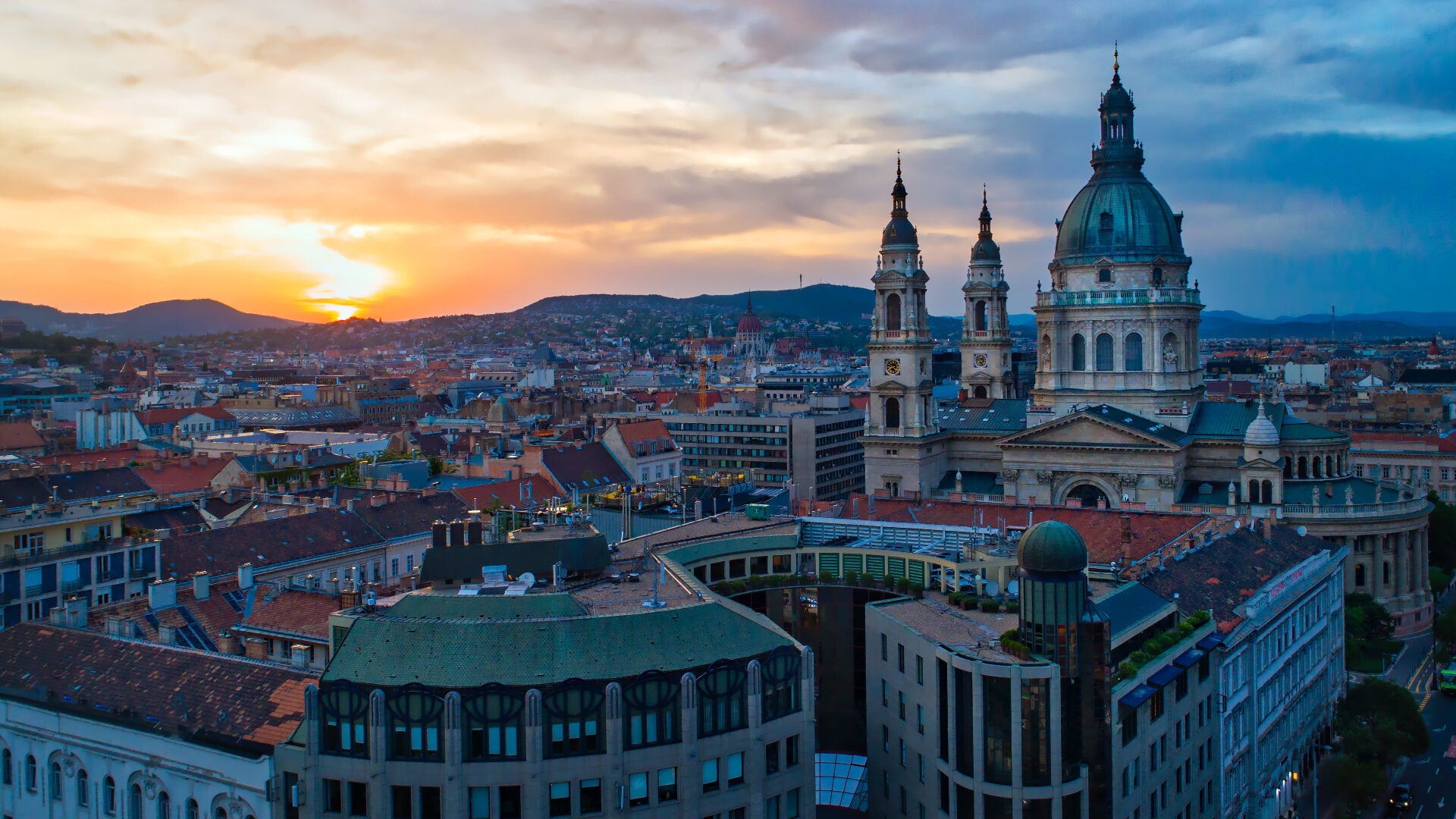 From Vienna: Budapest Full-Day Guided Tour To The Pearl Of The Danube