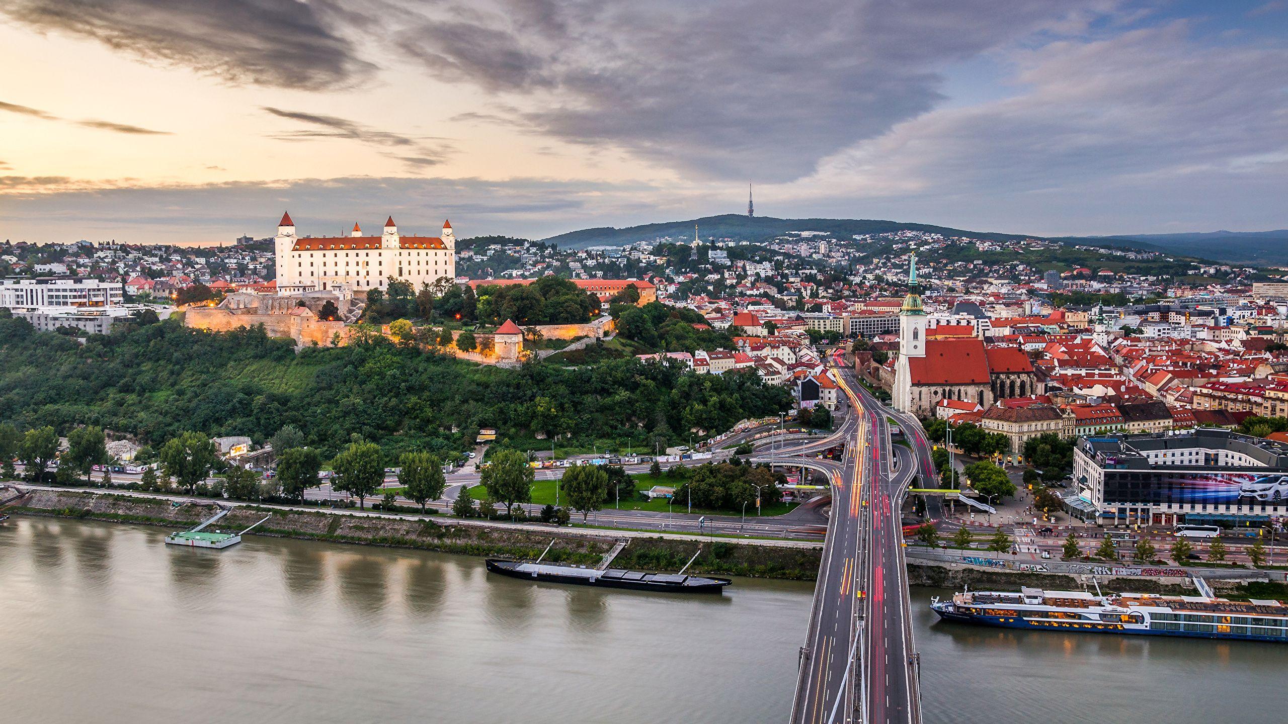 Pearls Of The Danube - Budapest & Bratislava Day Tour From Vienna